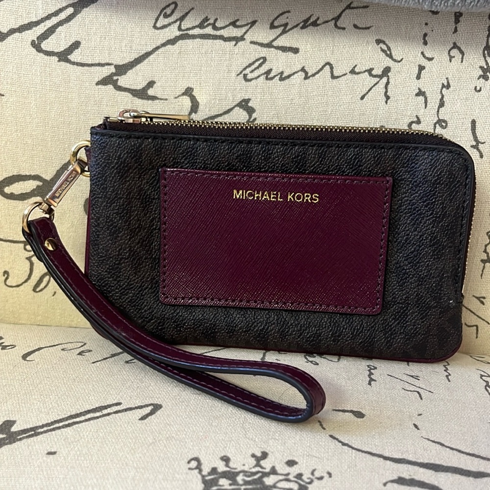 Michael Kors wristlet
